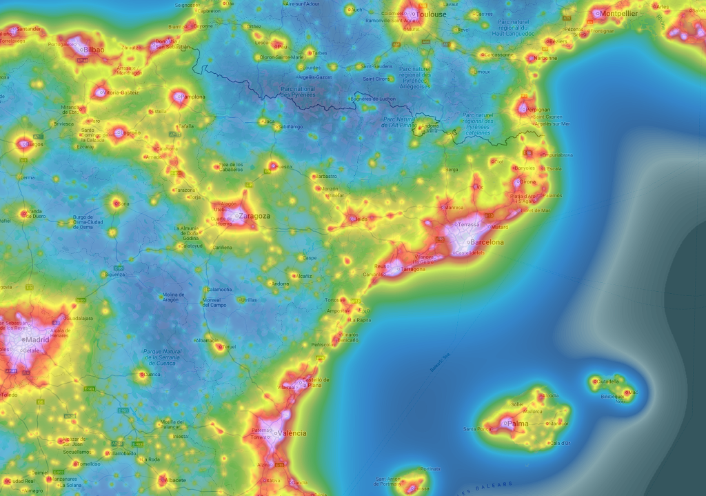 Mapa de contaminación lumínica mostrando niveles de Bortle para elegir sitios de observación oscura.